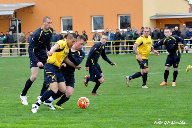Futbal, 8. liga A: Opoj rozstrieľal Borovú, Dolné Dubové si pripísalo víťazstvo v derby