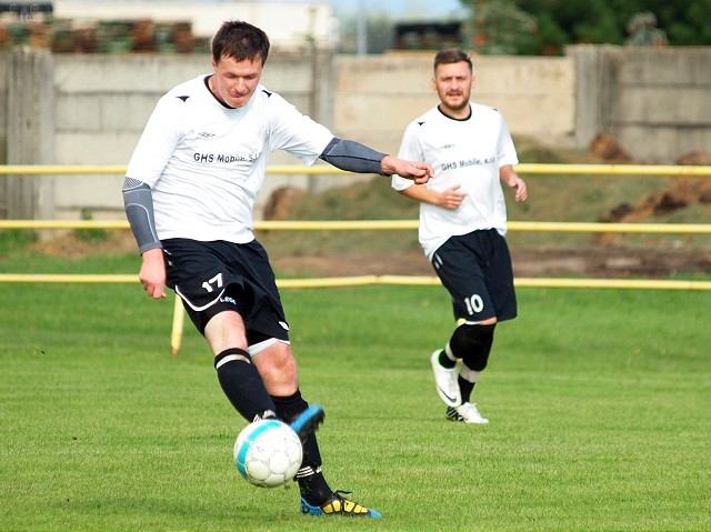 Futbal, 8. liga A: Špačince remizovali v Bíňovciach, Dolné Dubové vyhralo v Lovčiciach
