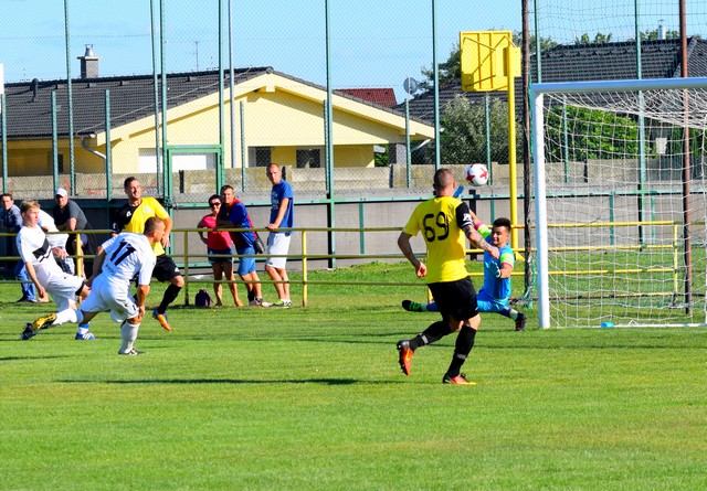 Futbal, 6. liga: Špačince remizovali so Zvončínom, Majcichov zdolal Zavar