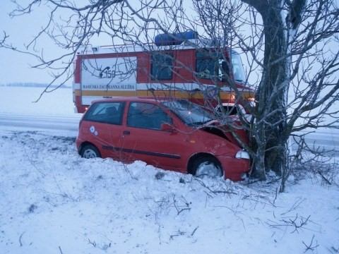Noc bola pokojná, podvečer sa však s nehodami roztrhlo vrece