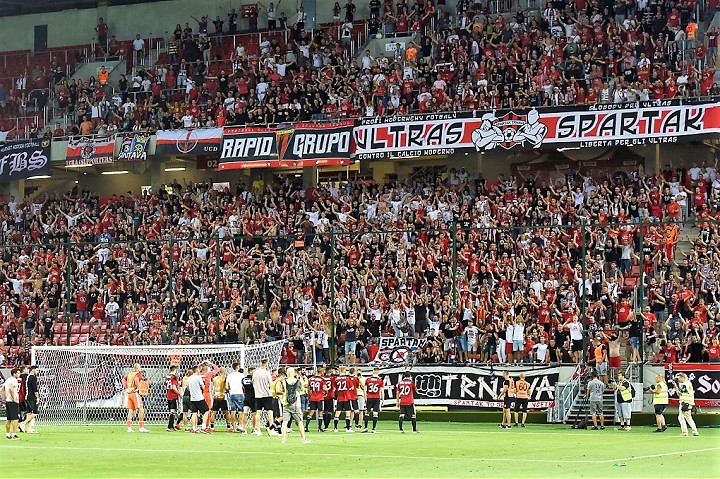 Obchody, služby aj hromadné podujatia sa vracajú do normálu