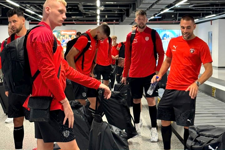 Spartak v Sarajeve: Čakanie na oboch letiskách, narodeninová torta na hoteli