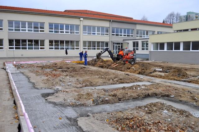 Školu na Spartakovskej rozšíria o štyri triedy, práce už začali