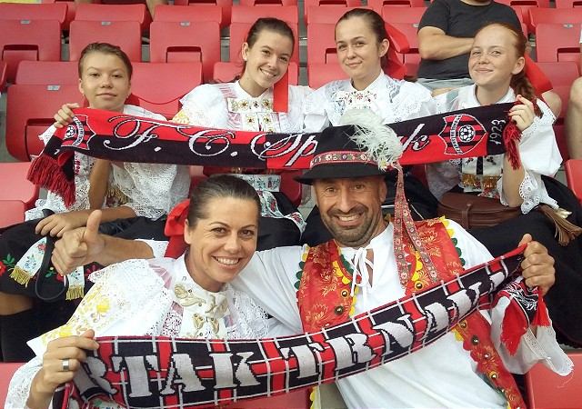 Na futbal prišli v kroji: Takto sme si poctili Spartak, vraví šéf súboru z Vištuku