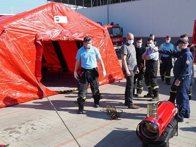 Pacienti, ktorí pôjdu do trnavskej nemocnice, musia najprv prejsť cez vyšetrenie v stane