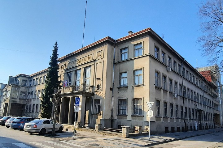 Policajti chýbajú, obvodné oddelenia majú problém s obsadením hliadok