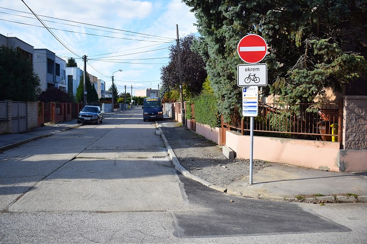 Jednosmerky otočili aj na Stavebnej ulici a pred školou na Sibírskej
