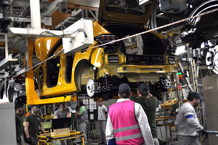 Trnavská automobilka Stellantis smeruje k rekordným číslam, príjme ďalších zamestnancov