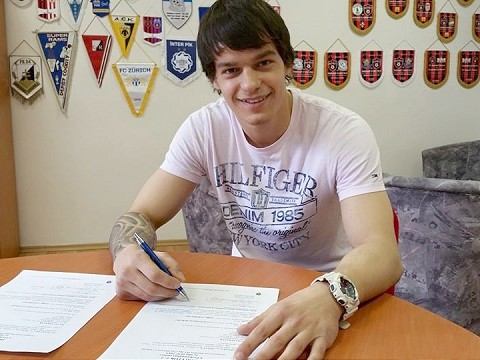 Brankár Matej Strapák sa upísal Spartaku na ďalšie dva roky