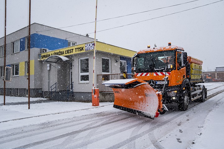 Cestári  počas zimy najazdili  123 tisíc kilometrov a minuli 4800 ton posypovej soli