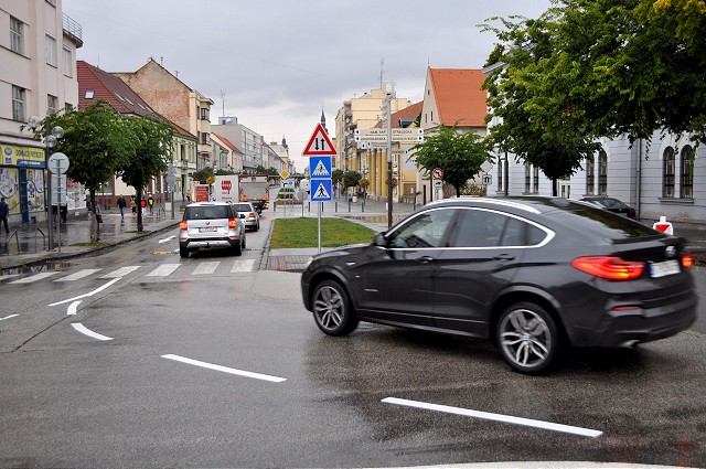 Pri budove súdu opatrne, vodičov tu čakajú zmeny