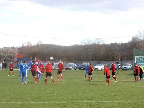 Futbal, III. B: Koplotovce úradovali v Moravanoch, Nižná zvíťazila v Žlkovciach