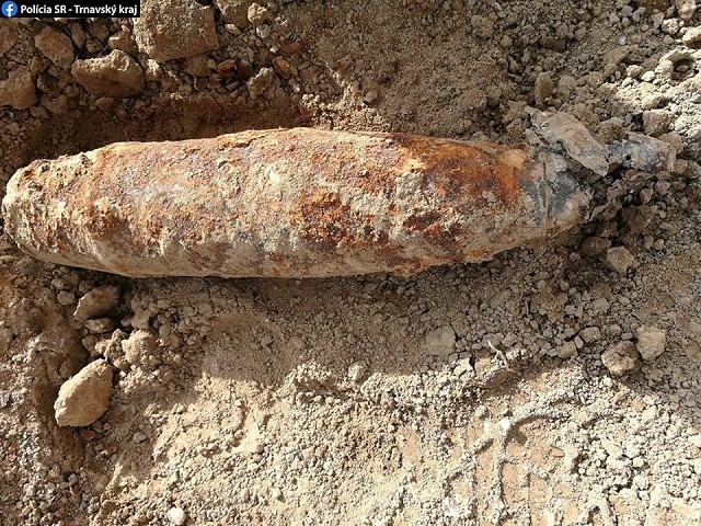 V Šúrovciach museli pyrotechnici likvidovať nebezpečnú bombu