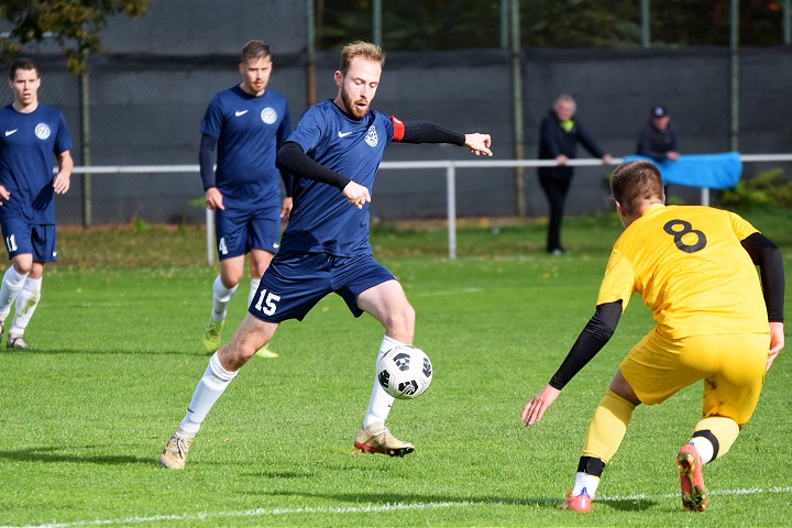 Futbal, 8. ligy A, B: Suchá strelila 8 gólov, Latečka z Kľačian trhal siete