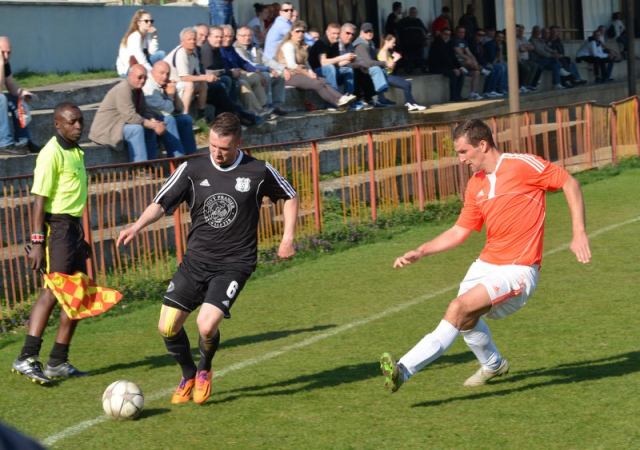Futbal, 6. liga: Zeleneč strelil Borovciam desať gólov, Červeník vybuchol v Brestovanoch