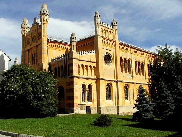 Jednej z najkrajších synagóg svitla ďalšia nádej na obnovu