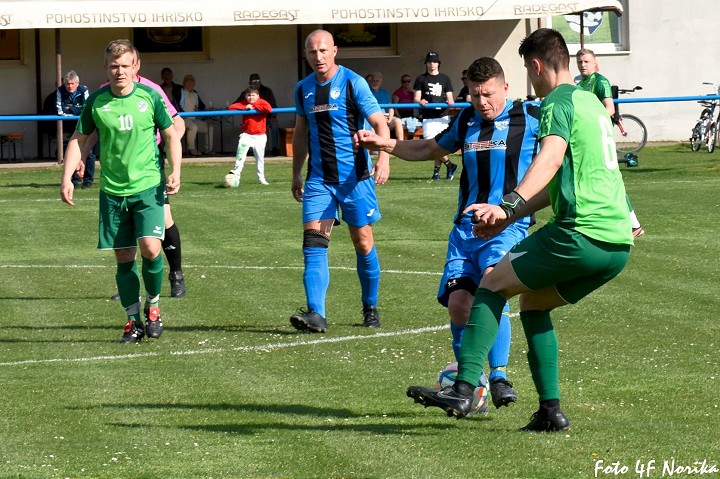 Futbal, 9. liga: Šulekovo vyhralo v Bíňovciach, Dolný Lopašov ratoval remízu