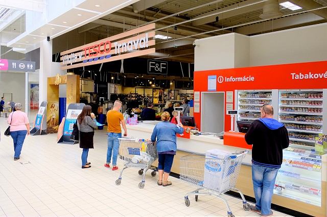 Tesco zavádza nové technológie, uľahčia nakupovanie