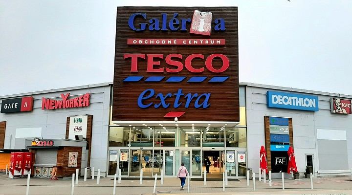 Pred 20 rokmi otvorili v Trnave Tesco, trhákom boli igelitky zadarmo