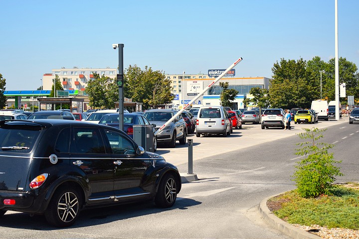 Trnava bude ako prvá na Slovensku platiť obyvateľom za parkovanie