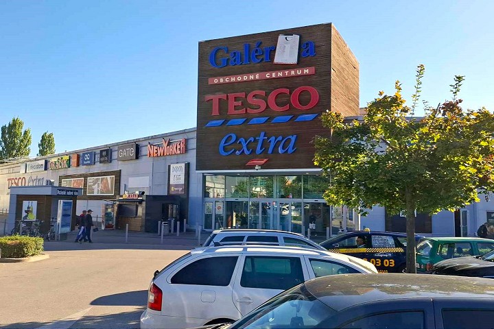 Tesco v Trnave ponúkne na parkovanie tri hodiny zadarmo