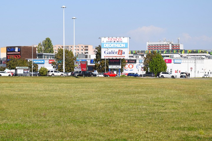 Podpísané! Trnava a Tesco uzatvorili zmluvu o obchode s pozemkami