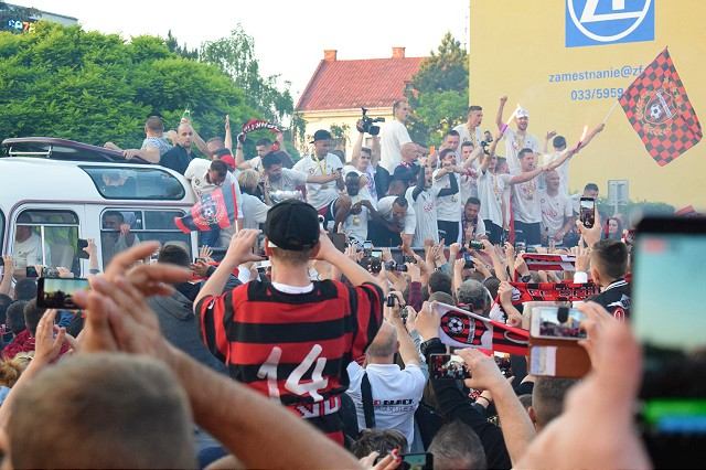VIDEO: Zábery z majstrovských osláv Spartaka majú čoraz väčšiu silu