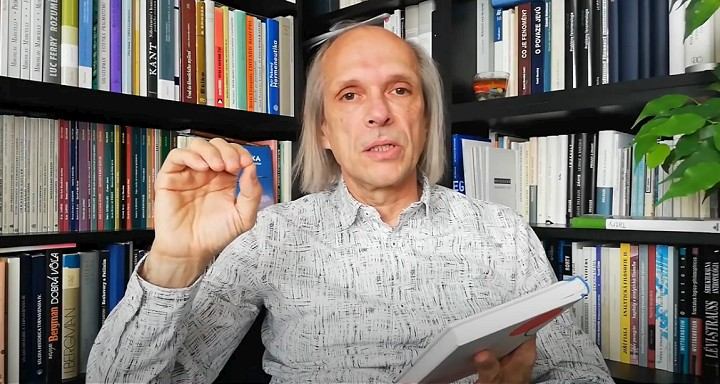 Slovom proti vírusom: Pavol Tomašovič o inšpiráciách Sviatka bezvýznamnosti