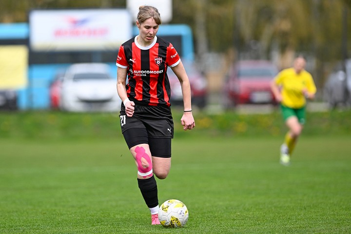 Futbalistky Spartaka prehrali v Komárne, Návojská skončila v nemocnici