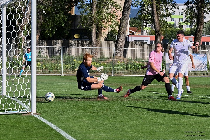 Futbal, 4. liga: Boleráz sa posunul do čela, Piešťany berú bod z Kanianky