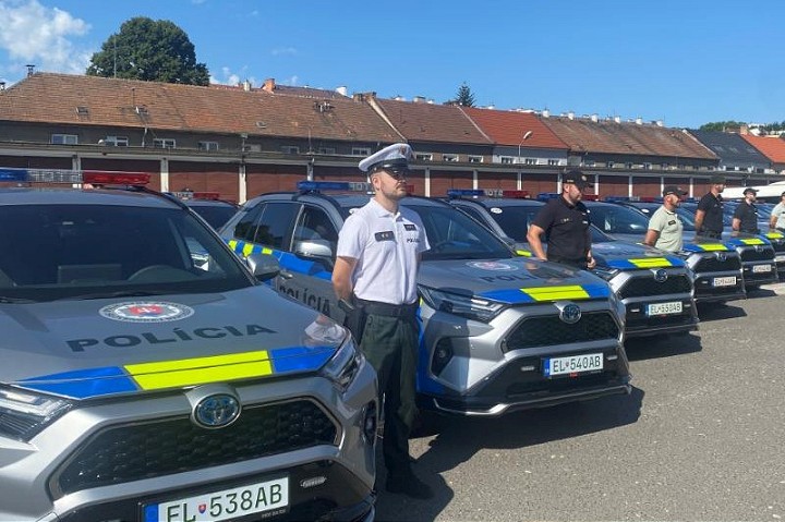Policajti v Trnavskom kraji dostali ďalšie vozidlá s novým dizajnom
