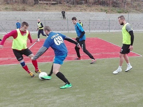 V trakovickej futbalovej interlige sa po prvom hracom dni ujali vedenia Štrkáči