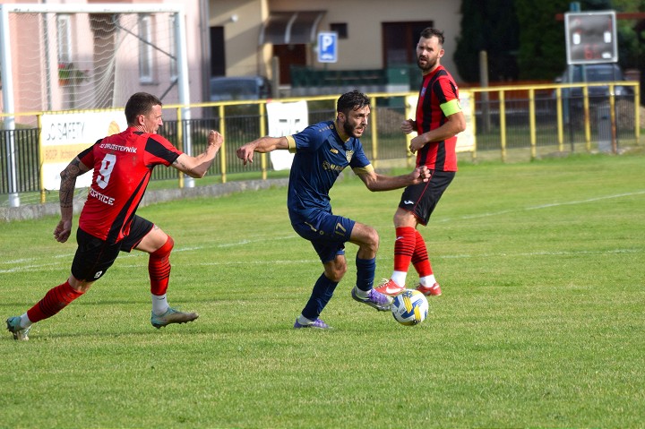 Futbal, 8. liga B: Veľké Kostoľany dali 10 gólov, Dolný Lopašov vyhral v Leopoldove