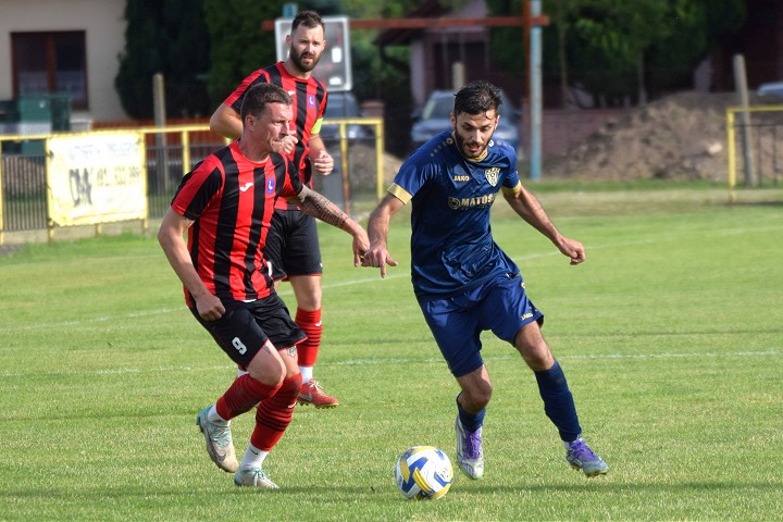 Futbal, 8. liga B: Dubovany novým lídrom, Trakovice získali skalp Dechtíc