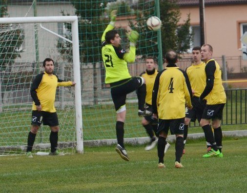 Futbal, 7. liga B: Trakovice zdolali Kľačany, Banka nepricestovala do Chtelnice