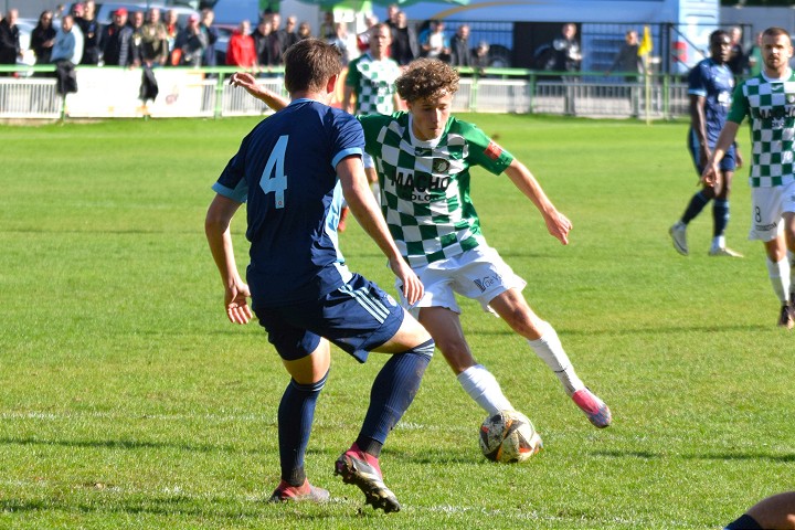 Kam za športom? Štartujú nižšie futbalové ligy, hokejistom končí základná časť