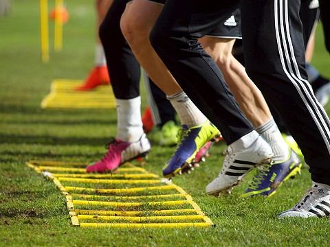 V skratke: Kolkári Modranky uspeli v Nemecku, futbalová mládež sa môže tešiť na tréningový set
