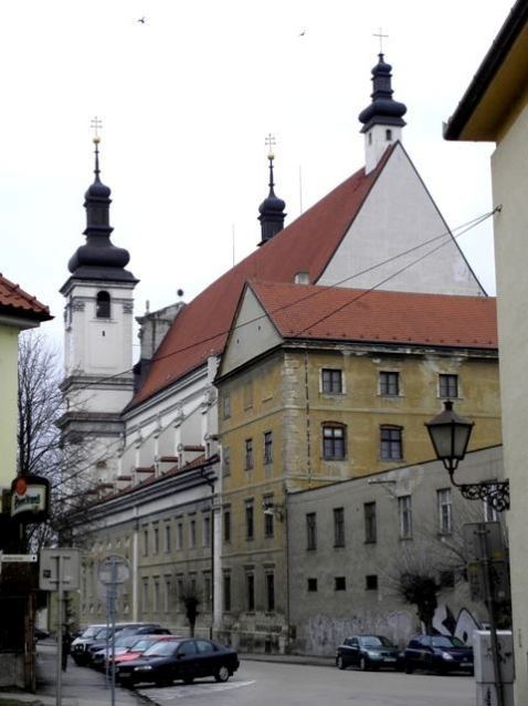 Dvakrát sedemnásť rovná sa super ples mesta Trnava