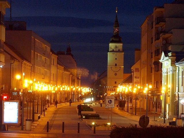 Návrh pre poslancov: Nočný život v Trnave môžu v lete o hodinu predĺžiť