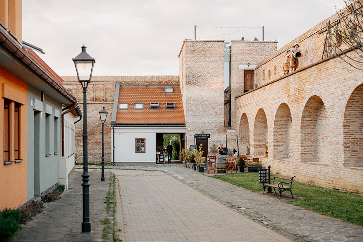 Pri trnavských hradbách ponúknu k vínu koncert aj cestovateľské kino
