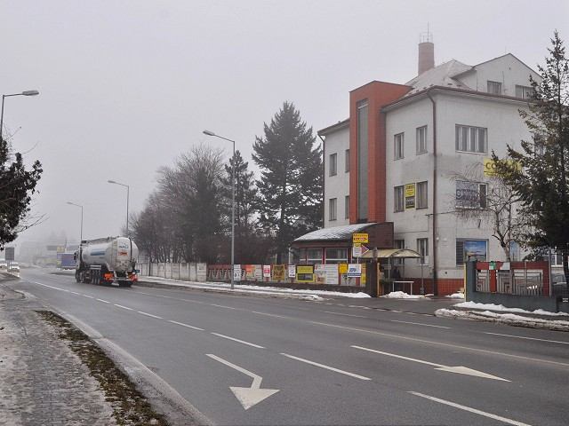 Na Trstínskej postavia ďalšiu okružnú križovatku