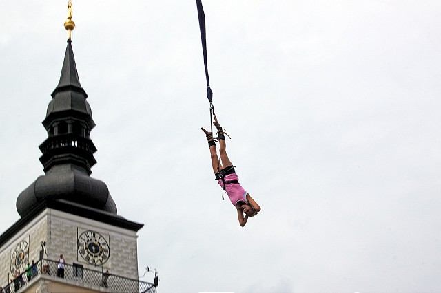 Na Trojičnom námestí sa bude v sobotu skákať bungee jumping