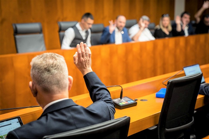 Centrálny krízový fond kraja posiela finančnú pomoc pre Biely Kostol a Trstín