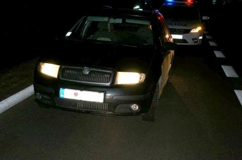 Ukradli auto na súčiastky, zastavili ich až policajné výstrely