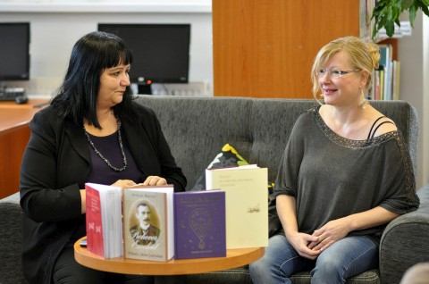 Poetky Eva Luka a Dana Podracká v Univerzitnej knižnici UCM