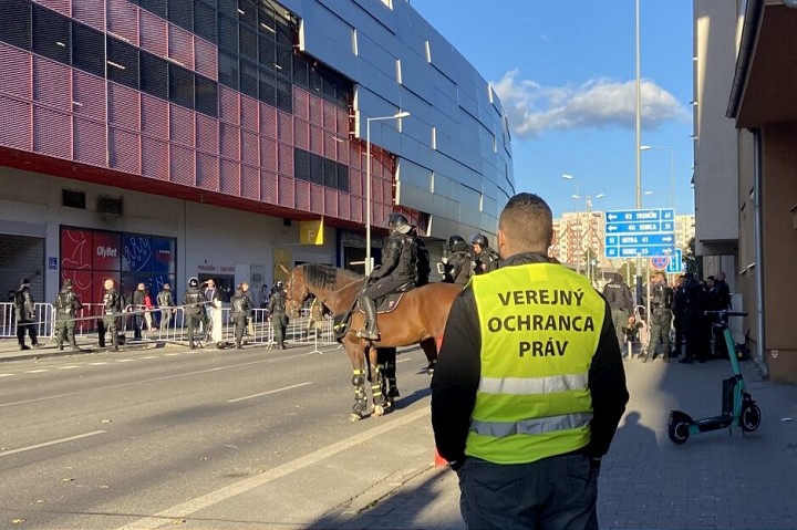 Derby medzi Spartakom a Slovanom monitoroval Verejný ochranca práv