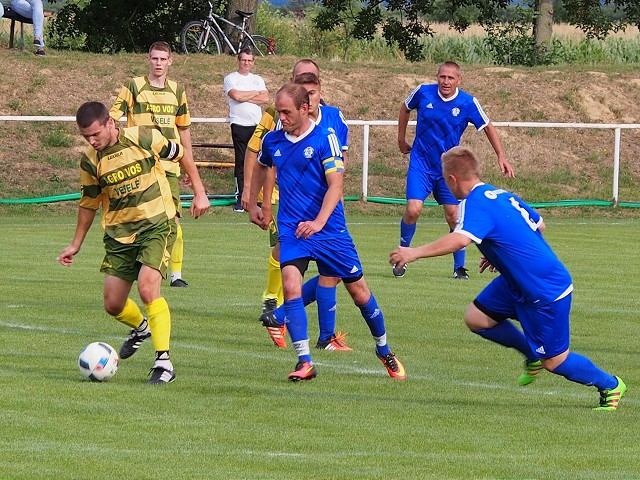 Futbal, 7. liga B: Pečeňady strelili Kľačanom desať gólov, Piešťany vyhrali vo Veselom
