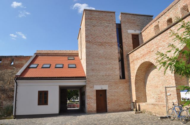 Mesto chce obnoviť ďalšiu časť hradieb, pamiatkári s plnou výškou veže nesúhlasia