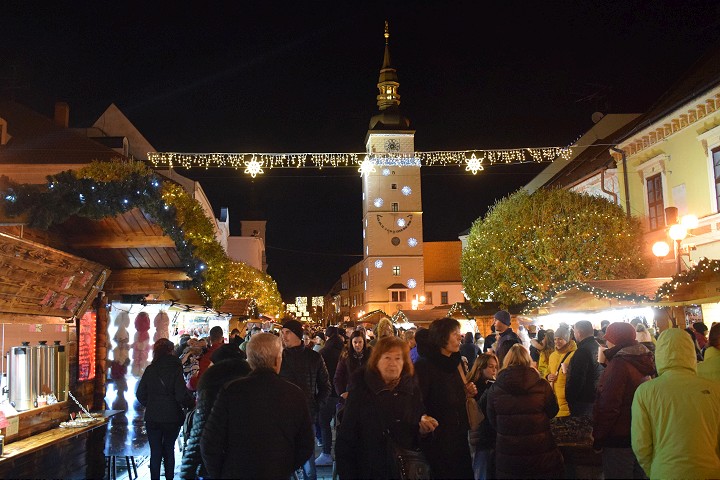 Vianočné trhy v Trnave sa začínajú už v piatok, otvorí ich anjelský sprievod