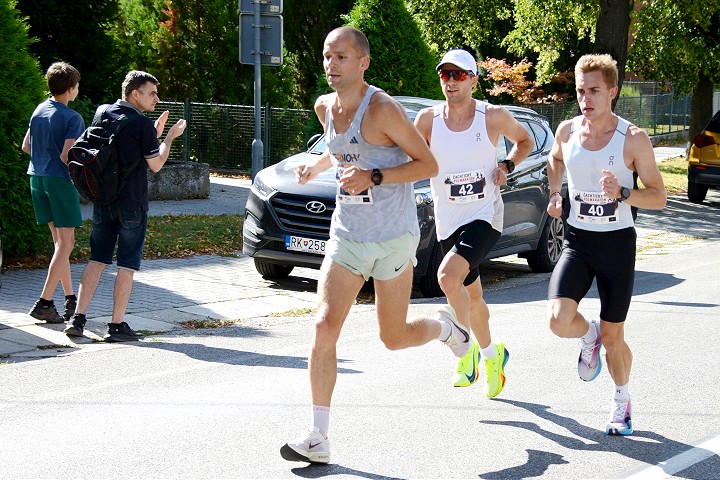 Trnavský vytrvalec Denis Vician triumfoval na Čachtickom polmaratóne